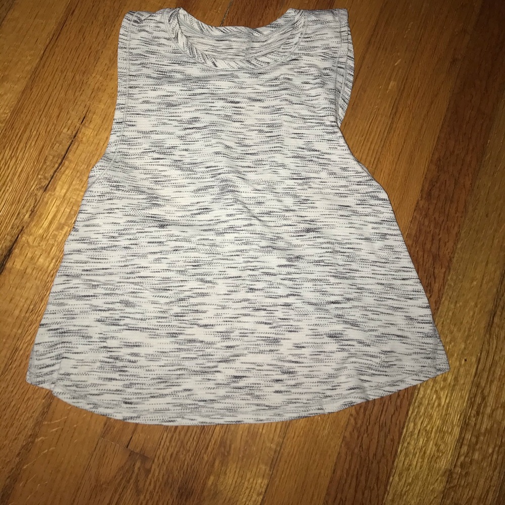 Lululemon workout tank! Size 4